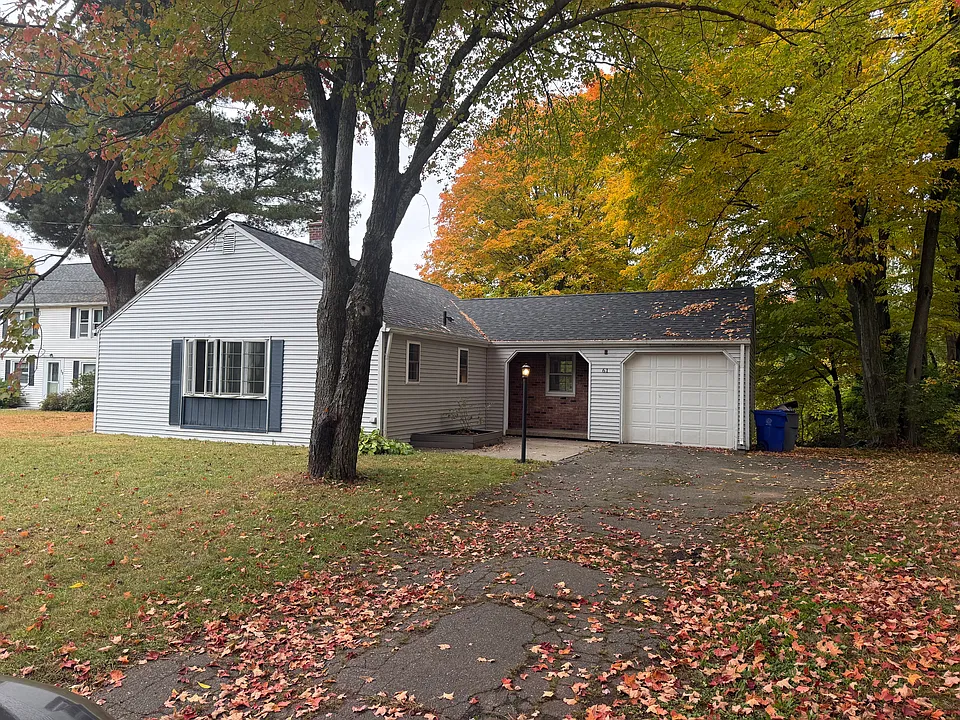 61 N Maple St