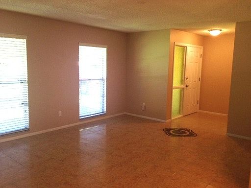 2nd image of 914 Bishop Dr