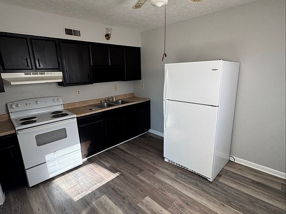 5th image of 253 University Dr #5
