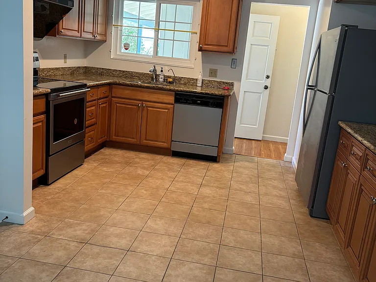 6343 Atherwood Ave — Photo 3