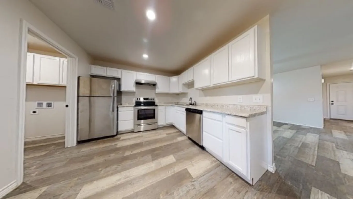 415 W James St - 1 — Photo 2