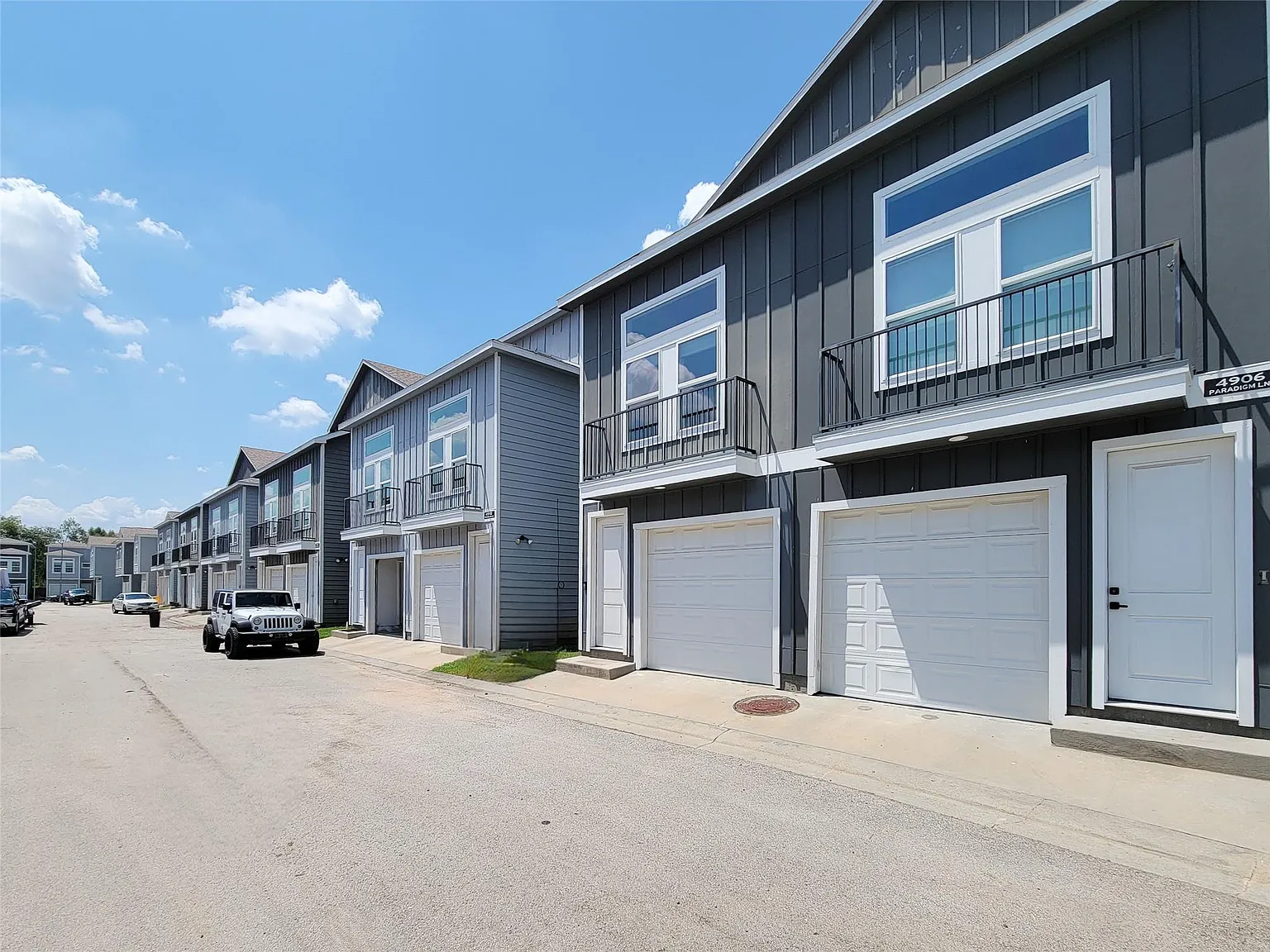 3 bed, 2.0 bath, 1344 sqft, $1,695 — Photo 2