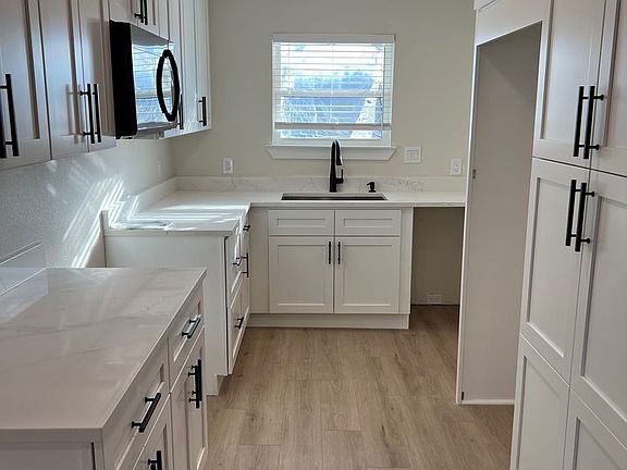 3rd image of 2805 Sandage Ave #2807