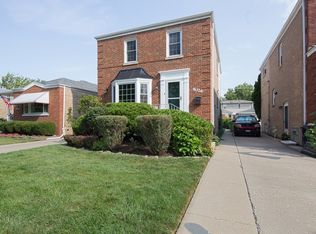 9026 W Forestview Dr, North Riverside, IL 60546