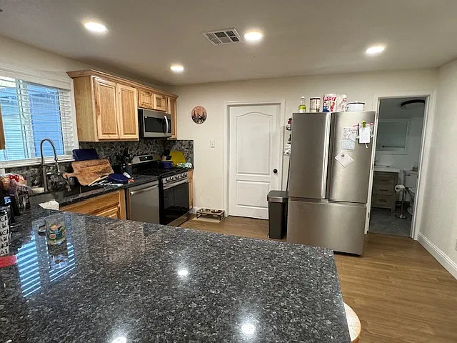 3 bed, 936 sqft, $950 — Photo 4