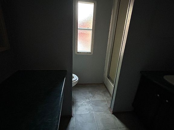 2nd image of 206 Jenny Ln
