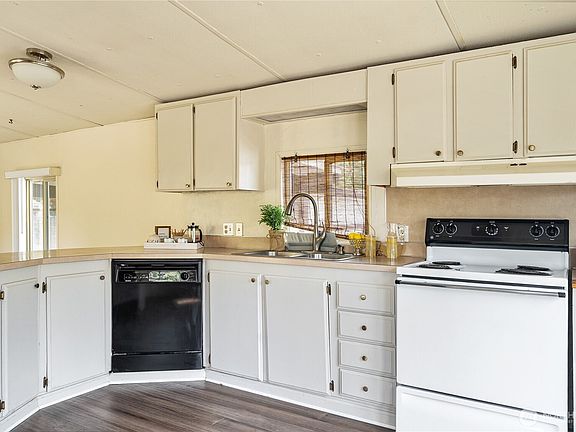 3rd image of 930 Trosper Road SW #129