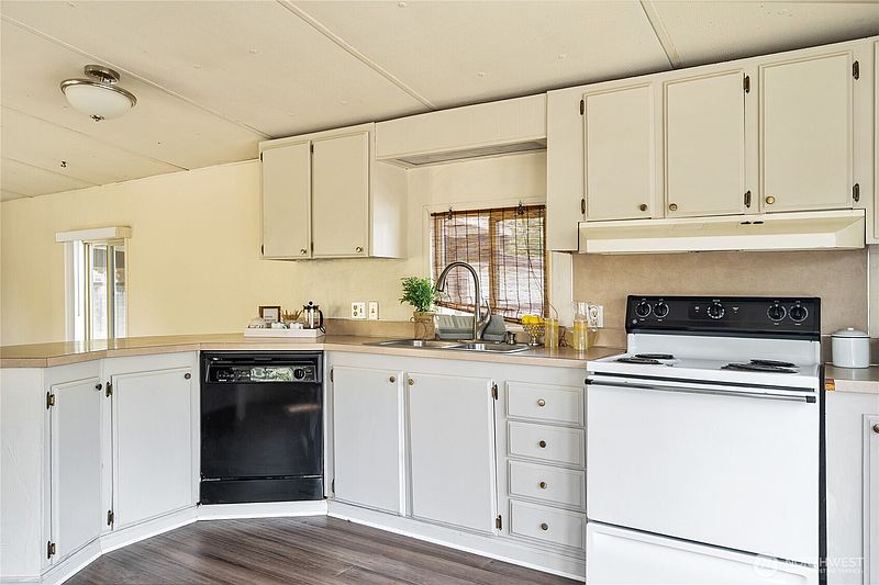 3rd image of 930 Trosper Road SW #129