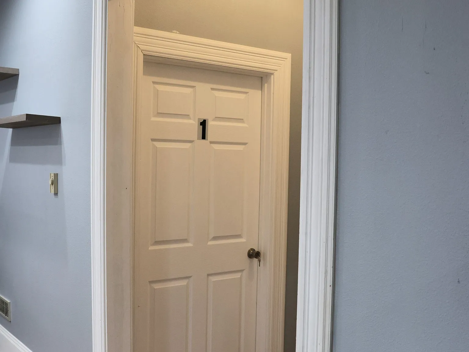 4 bed, 5.0 bath, 1900 sqft, $1,819 — Photo 1