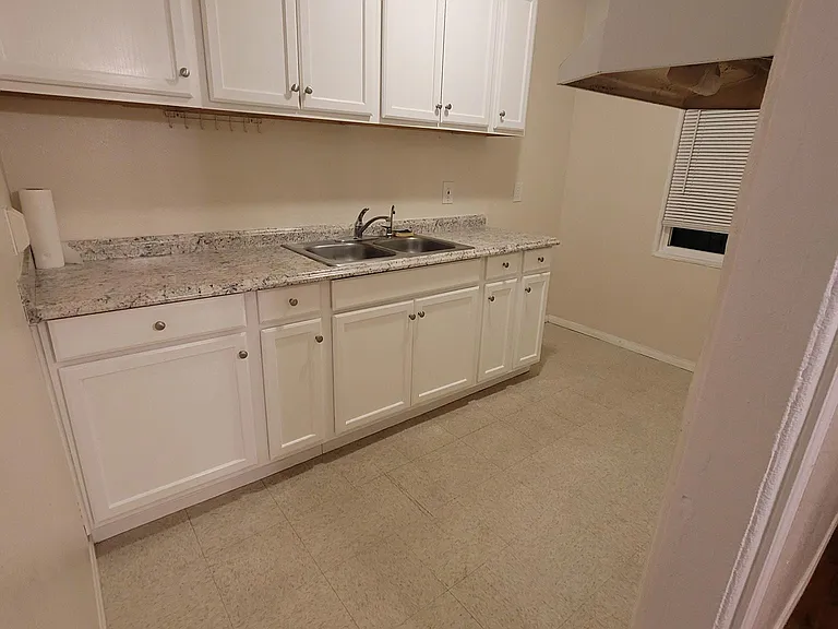 13108 S Vermont Ave #8 — Photo 8