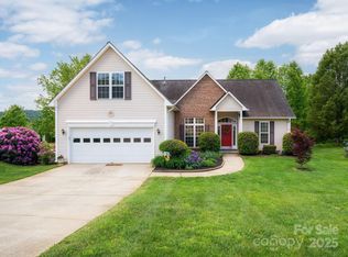 102 W Farm Creek Dr, Asheville, NC 28806