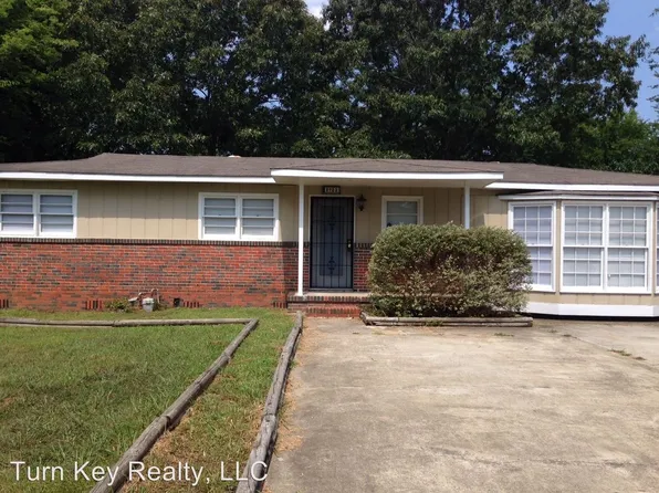 2703 Nelda Cir, Birmingham, AL 35217