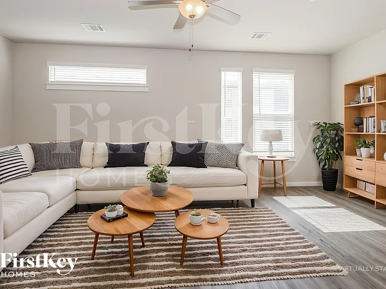 18322 W Centro Cir — Photo 4