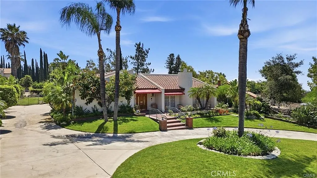 4 bed, 2.5 bath, 3855 sqft, $4,500 — Photo 2
