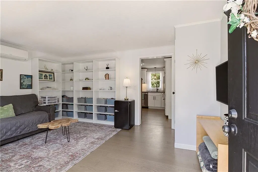 2 bed, 1.5 bath, 1600 sqft, $2,800 — Photo 3
