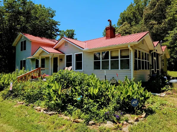 169 E Vineyard Rd, Hayesville, NC 28904