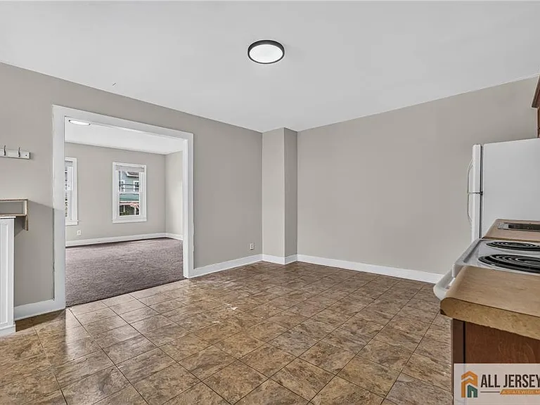 38-40 Brunswick Ave #2 — Photo 6