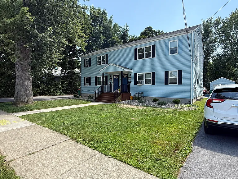 28 College Ave #B — Photo 2