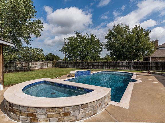 2110Norwood_MLS31of38.jpg