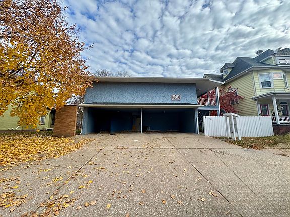 2nd image of 723 20th St Unit 7