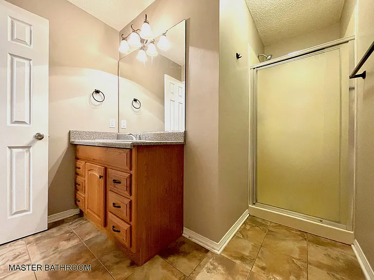 1054 Northview Dr — Photo 24