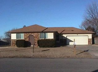 321 Driftwood Ct, Rose Hill, KS 67133