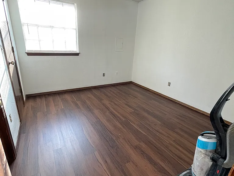 1405 N Rockwell Ave #B — Photo 7