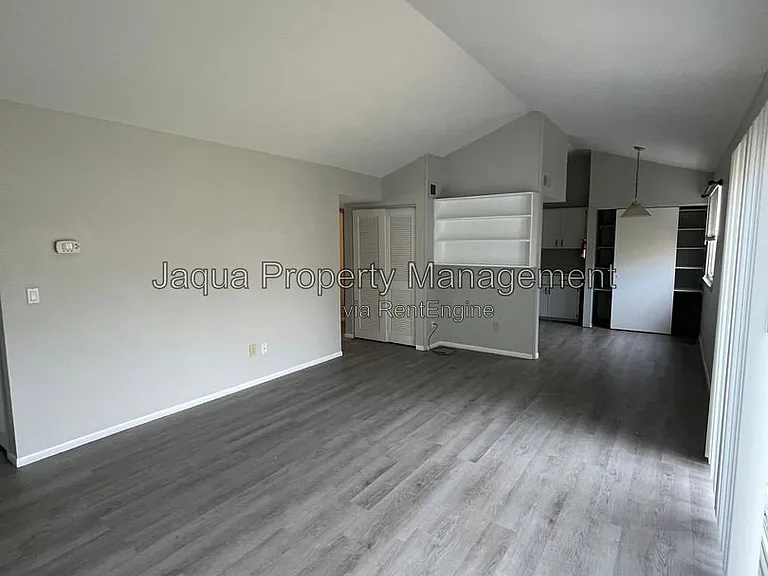 726 Garland Cir — Photo 4