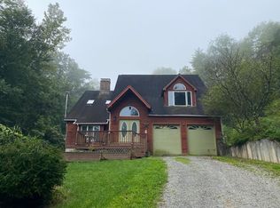 469 Swallow Hill Rd, Pownal, VT 05261