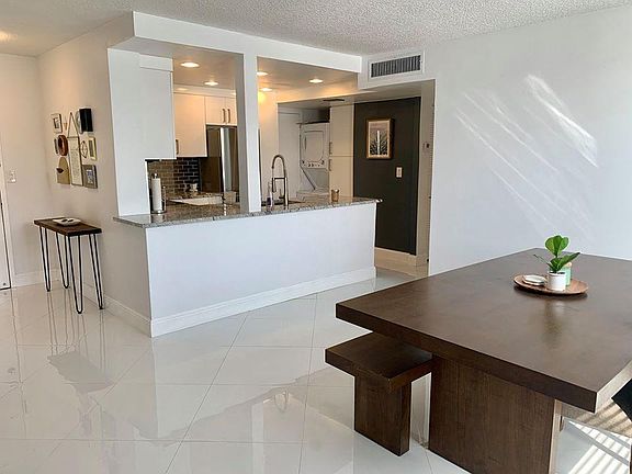 2nd image of 1600 SE 15th St APT 306