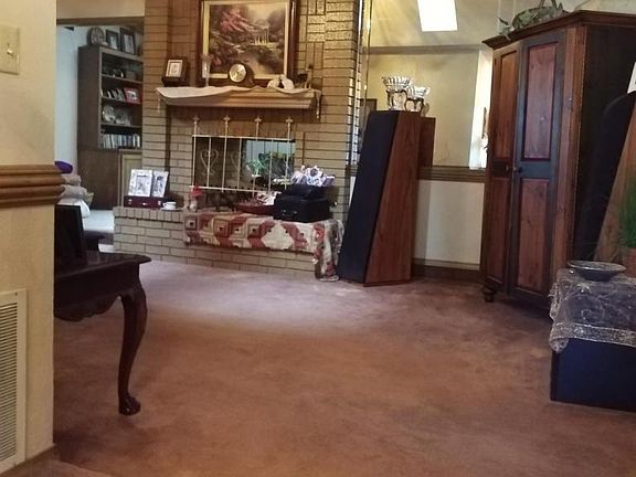 3rd image of 300 Melinda Ln