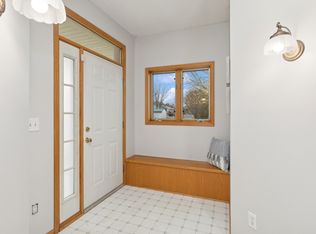 706 Regent Dr, Shakopee, MN 55379