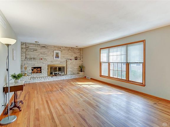 5th image of 4952 Kolmar Ave