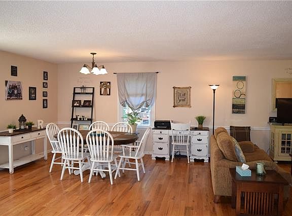 3rd image of 2530 Brentwood Cir