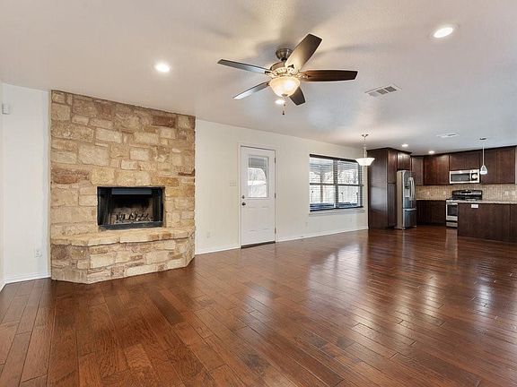 4th image of 108 Belaire Cir