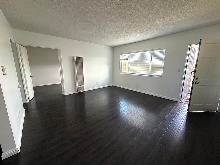 1335 Stanley Ave — Photo 3