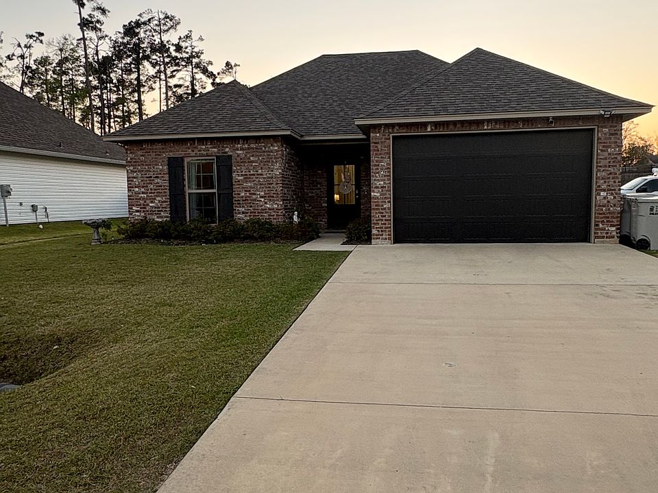 1st image of 300 Yellow Pine Dr
