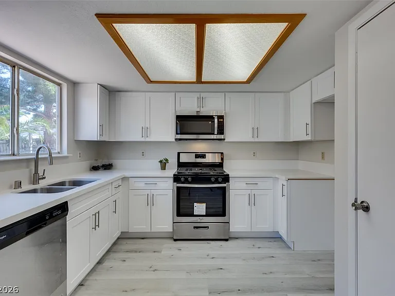 582 Searchlight Dr — Photo 27