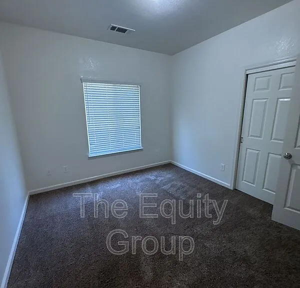 1319 S Crowe St #D — Photo 7