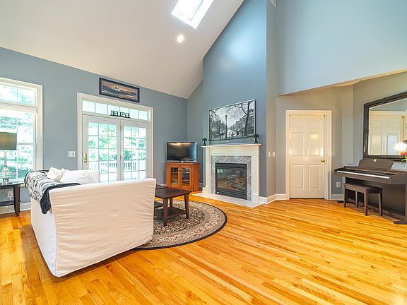 2nd image of 16 High Pine Cir