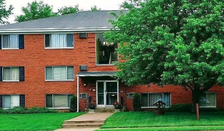Clean, Quiet -Well Maintained Building True Roseville