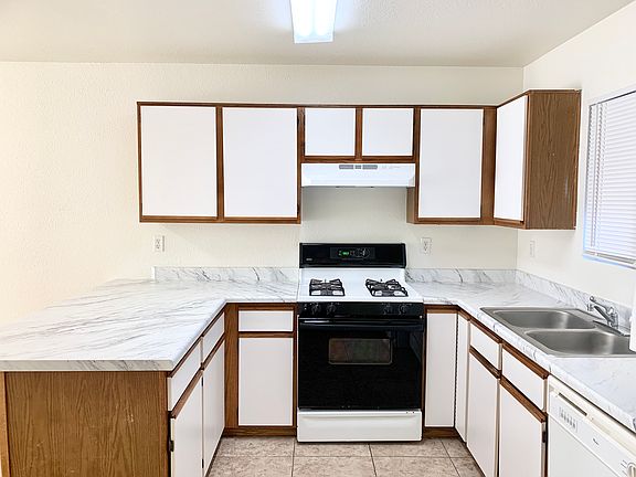4825_RoberRd_B_Kitchen_v2_10302020