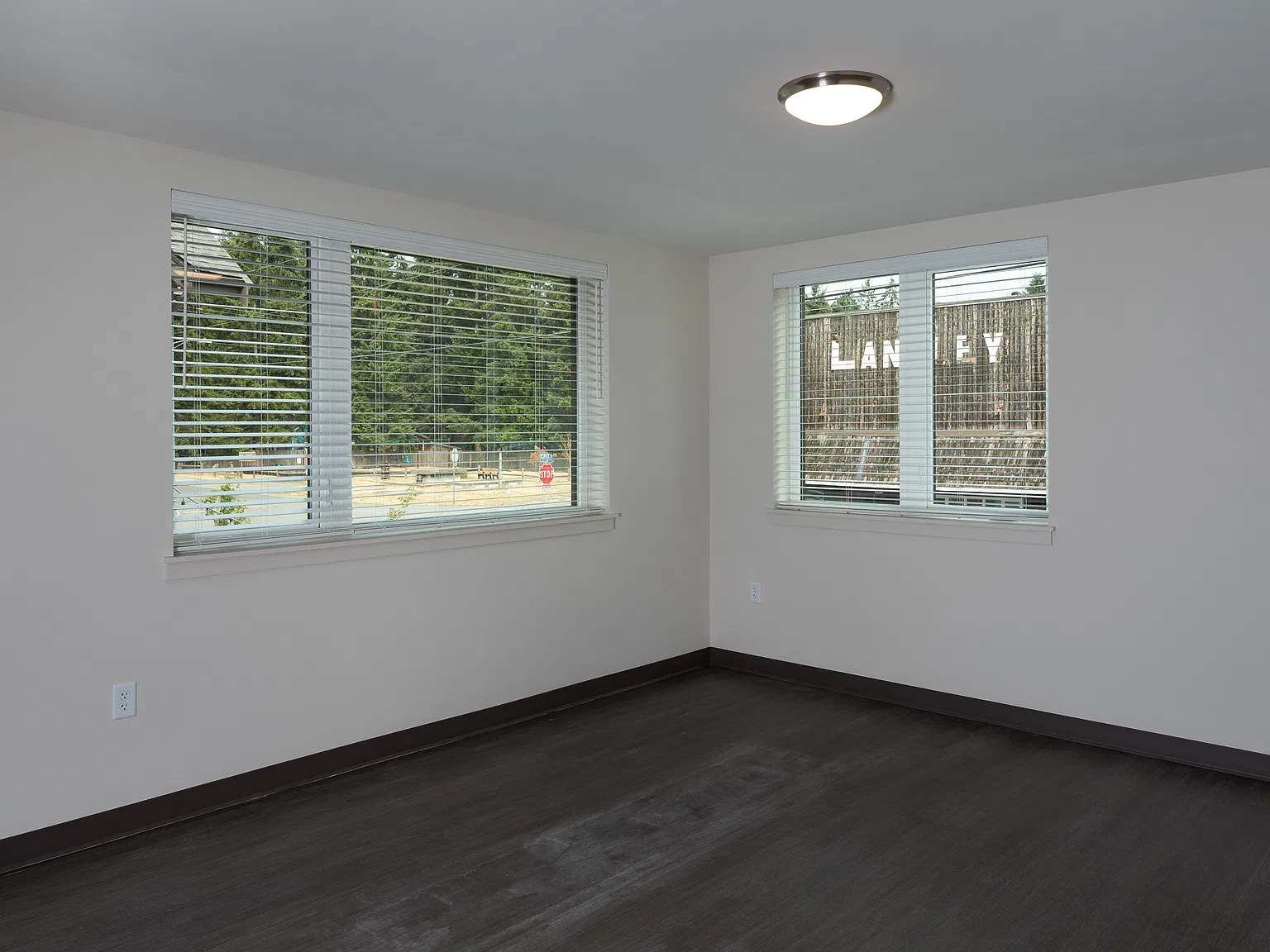 631 2nd St — Photo 3