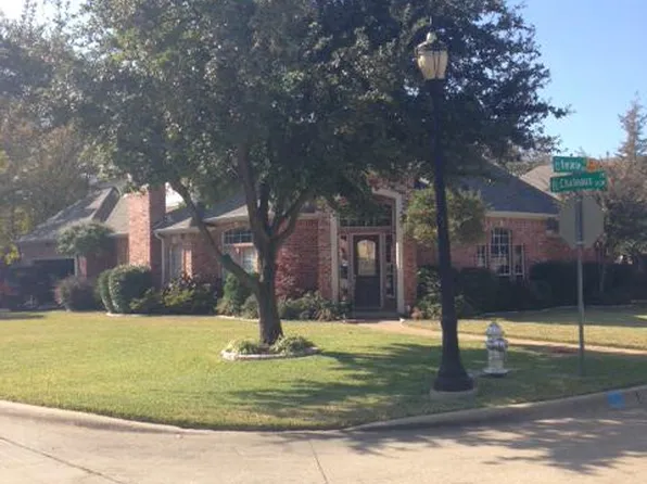 812 Vendome Ct, Hurst, TX 76054