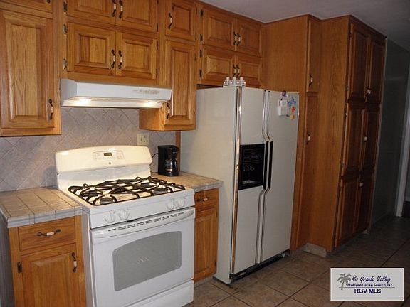 5th image of 208 E Beck St