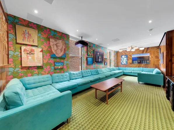 34 Gramercy Park East image 4 of 19