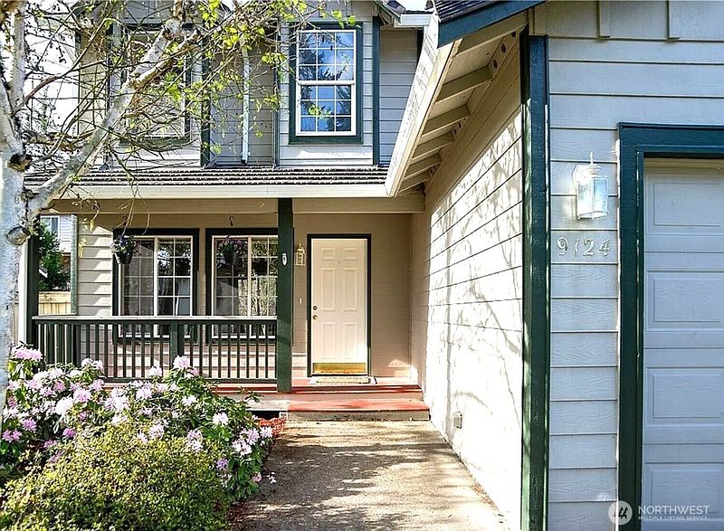 2nd image of 9124 Lewis NE