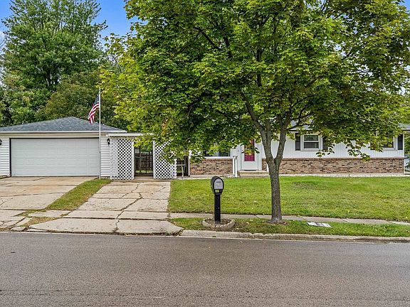 5th image of 719 Arnold Ave