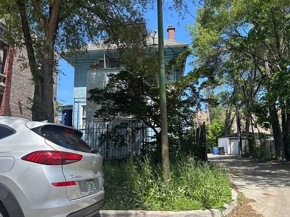 3rd image of 5460 W Fulton St
