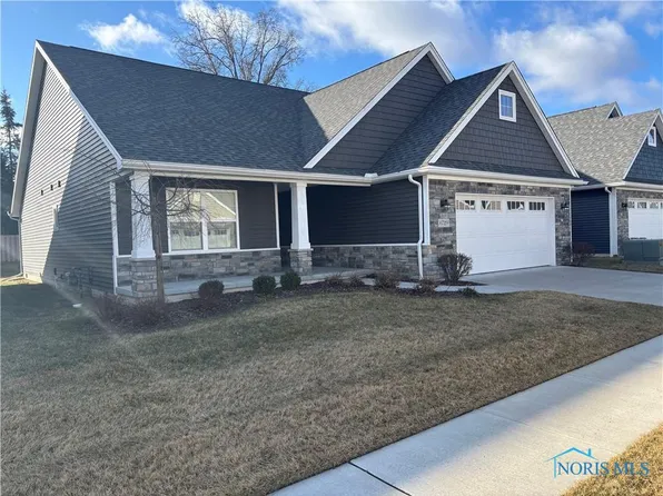 6729 Woodland Hills Dr, Sylvania, OH 43560